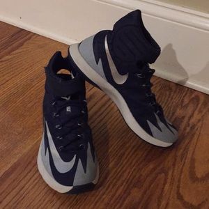 Men’s 7.5 Nike Zoom HyperRev Basketball Shoes